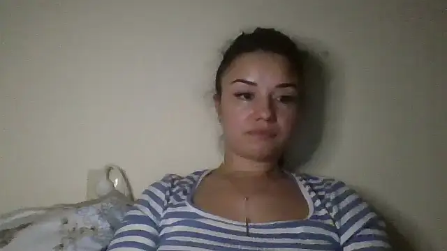 Snapshot of Linusya chatting on 11-02-25, 04:20 Linusya online show from 11-02-25, 04:20