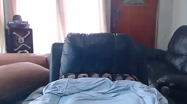 Snapshot of MATUREBUSSTY chatting on 12-22-24, 07:22 MATUREBUSSTY online show from 12-22-24, 07:22