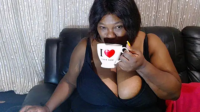 Snapshot of MATUREBUSSTY chatting on 02-23-25, 12:41 MATUREBUSSTY online show from 02-23-25, 12:41