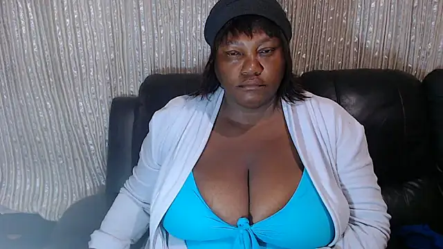 Snapshot of MATUREBUSSTY chatting on 02-26-25, 12:27 MATUREBUSSTY online show from 02-26-25, 12:27