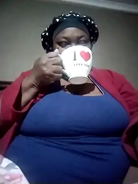 Snapshot of MATUREBUSSTY chatting on 03-20-25, 02:19 MATUREBUSSTY online show from 03-20-25, 02:19