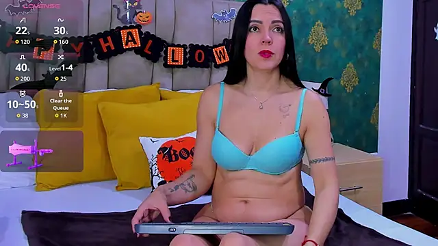 SuzanSmithh online show from 10-27-25, 11:14