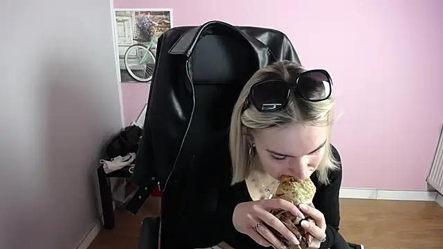 viktoria lovely online show from 04-28-26, 05:23