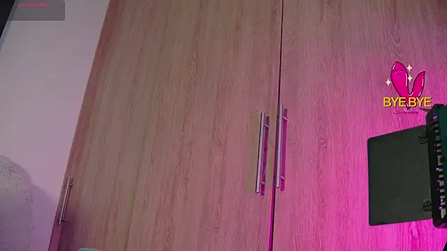 Snapshot of aidaadams chatting on 10-19-25, 11:00 aidaadams online show from 10-19-25, 11:00