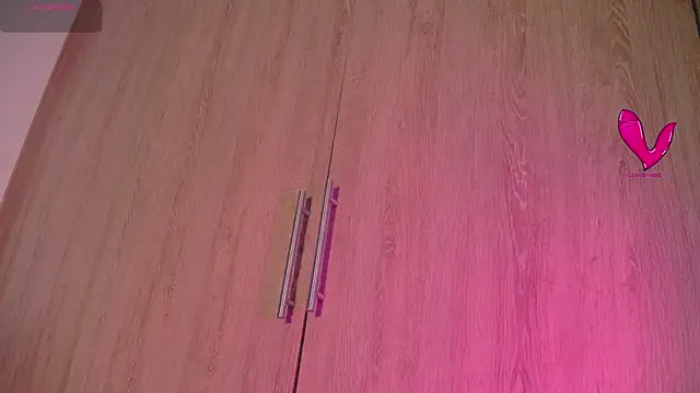 Snapshot of aidaadams chatting on 10-24-25, 11:28 aidaadams online show from 10-24-25, 11:28