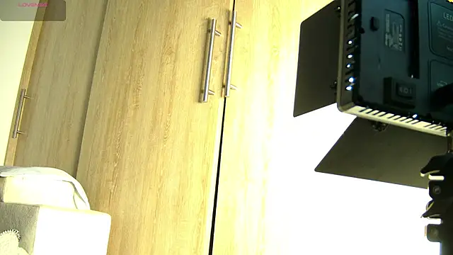 Snapshot of aidaadams chatting on 11-12-25, 11:43 aidaadams online show from 11-12-25, 11:43