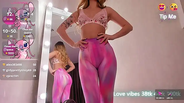 Snapshot of Tracy-Taylor chatting on 01-11-25, 03:55 Tracy-Taylor online show from 01-11-25, 03:55