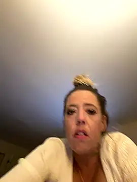 Snapshot of Blueeyesoulsnatcher chatting on 10-29-25, 07:32 Blueeyesoulsnatcher online show from 10-29-25, 07:32