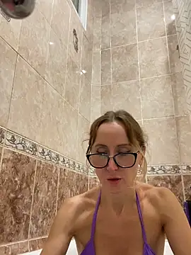 LauraDavis online show from 12-19-25, 06:15