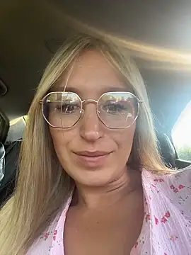 Snapshot of StasyWood chatting on 06-17-26, 12:57 StasyWood online show from 06-17-26, 12:57