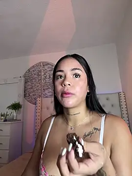 Snapshot of IsabelaVanegas_ chatting on 09-25-25, 03:27 IsabelaVanegas  online show from 09-25-25, 03:27