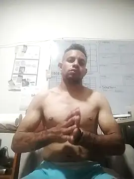 Snapshot of lux2631 chatting on 02-21-26, 03:35 lux2631 online show from 02-21-26, 03:35
