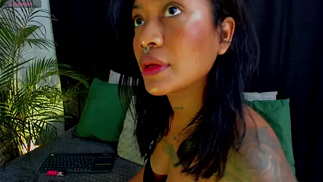 Snapshot of JulianaMiller chatting on 06-28-26, 05:13 JulianaMiller online show from 06-28-26, 05:13