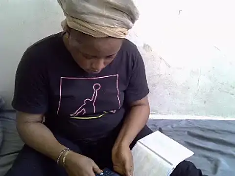 Snapshot of Crystal__Gee chatting on 01-30-25, 08:01 Crystal  Gee online show from 01-30-25, 08:01