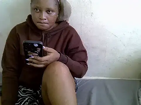 Snapshot of Crystal__Gee chatting on 03-20-25, 06:19 Crystal  Gee online show from 03-20-25, 06:19