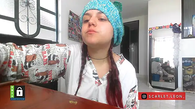 Scarletleon77 online show from 10-22-25, 12:05