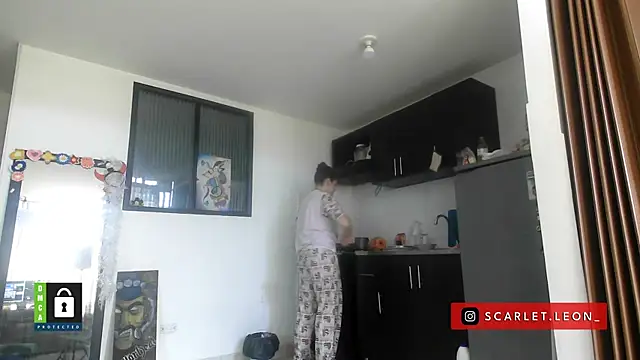 Scarletleon77 online show from 12-05-25, 02:14