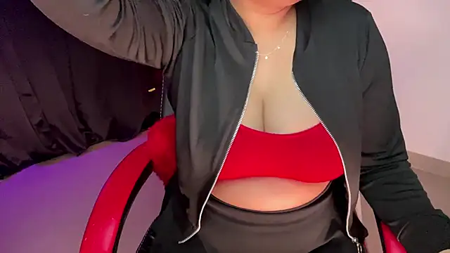 Snapshot of tigress_kashish chatting on 02-20-25, 04:36 tigress kashish online show from 02-20-25, 04:36