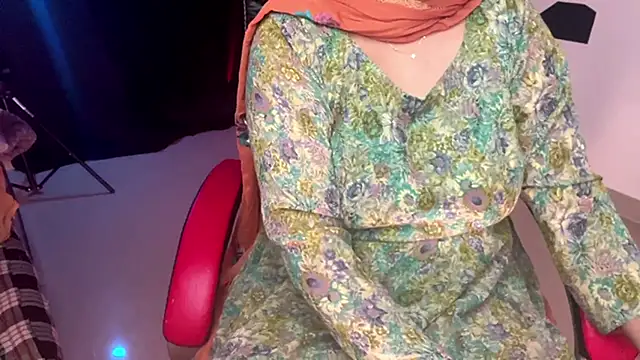 Snapshot of tigress_kashish chatting on 02-28-25, 07:03 tigress kashish online show from 02-28-25, 07:03