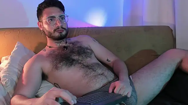 axel giracr online show from 06-19-26, 08:12