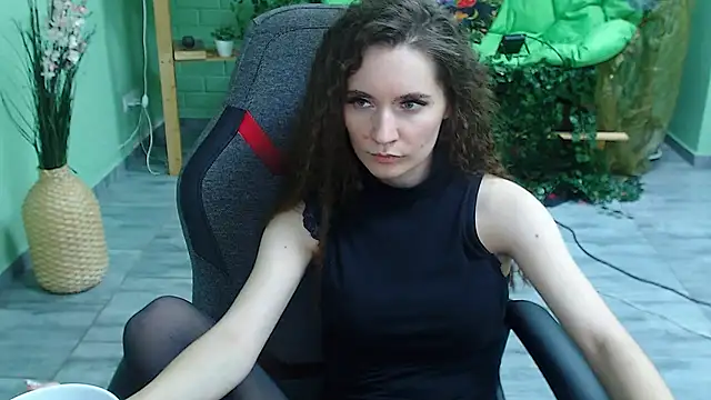 Snapshot of Miss_Barbara_ chatting on 02-04-25, 10:13 Miss Barbara online show from 02-04-25, 10:13