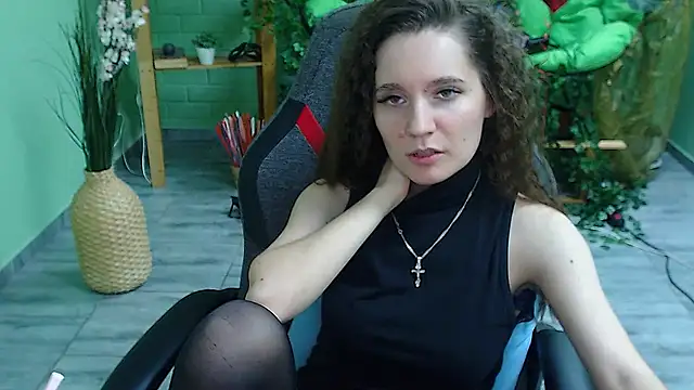 Snapshot of Miss_Barbara_ chatting on 02-13-25, 09:49 Miss Barbara online show from 02-13-25, 09:49
