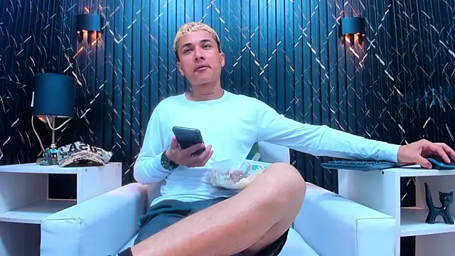 Snapshot of jeic_18 chatting on 11-04-25, 07:13 jeic 18 online show from 11-04-25, 07:13