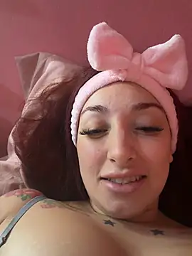 Snapshot of Anniespears chatting on 07-19-26, 09:35 Anniespears online show from 07-19-26, 09:35