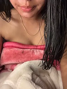Snapshot of Sexy-Varsha chatting on 12-21-24, 05:51 Sexy-Varsha online show from 12-21-24, 05:51