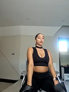 QueenTricks1 online show from 11-30-25, 11:36