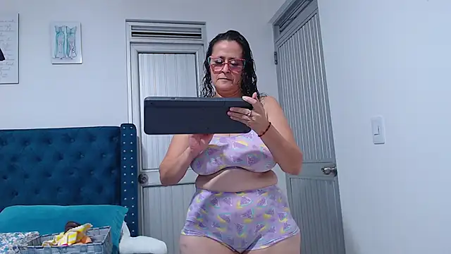 Snapshot of ClayrRosse chatting on 07-01-26, 01:18 ClayrRosse online show from 07-01-26, 01:18