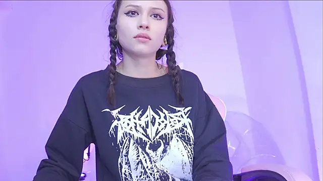 Snapshot of Stryxcy chatting on 12-17-24, 01:07 Stryxcy online show from 12-17-24, 01:07