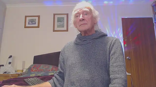 Snapshot of WaverlyKernow chatting on 12-02-24, 12:29 WaverlyKernow online show from 12-02-24, 12:29