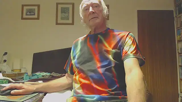 Snapshot of WaverlyKernow chatting on 12-22-24, 03:22 WaverlyKernow online show from 12-22-24, 03:22