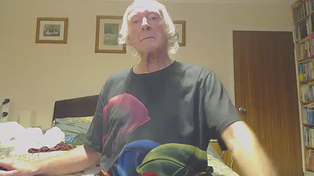 Snapshot of WaverlyKernow chatting on 01-01-25, 03:03 WaverlyKernow online show from 01-01-25, 03:03