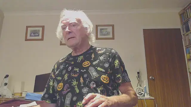 Snapshot of WaverlyKernow chatting on 01-06-25, 09:30 WaverlyKernow online show from 01-06-25, 09:30