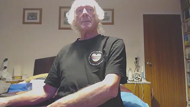 Snapshot of WaverlyKernow chatting on 01-10-25, 08:07 WaverlyKernow online show from 01-10-25, 08:07