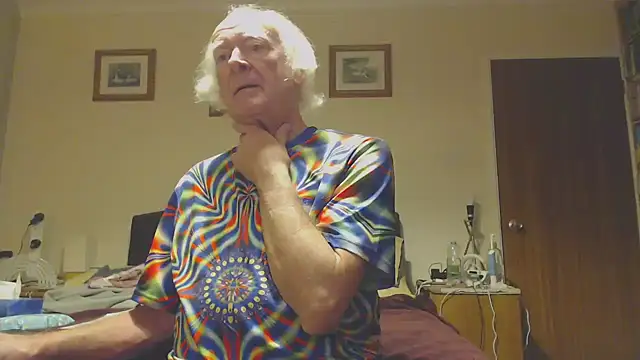 Snapshot of WaverlyKernow chatting on 01-15-25, 10:57 WaverlyKernow online show from 01-15-25, 10:57