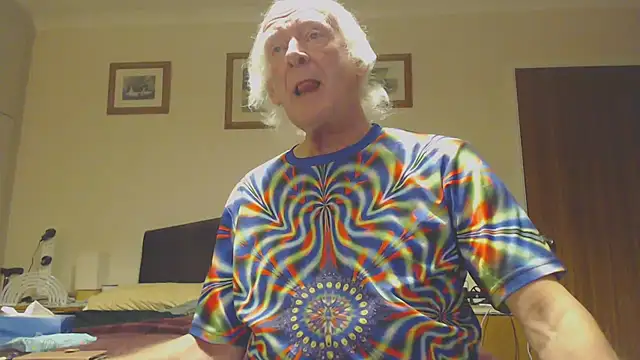 Snapshot of WaverlyKernow chatting on 01-17-25, 08:22 WaverlyKernow online show from 01-17-25, 08:22