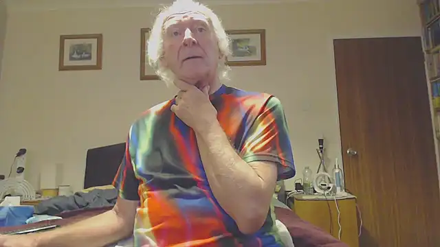 Snapshot of WaverlyKernow chatting on 01-22-25, 08:51 WaverlyKernow online show from 01-22-25, 08:51