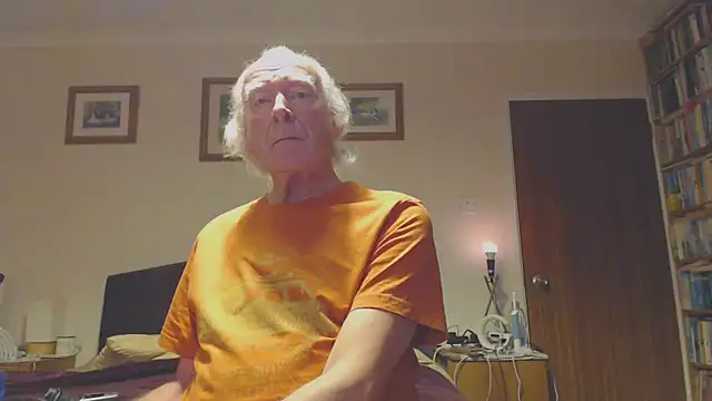 Snapshot of WaverlyKernow chatting on 01-26-25, 08:36 WaverlyKernow online show from 01-26-25, 08:36