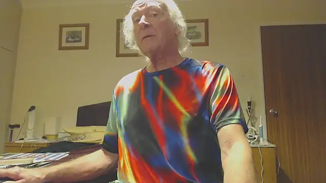 Snapshot of WaverlyKernow chatting on 02-05-25, 07:39 WaverlyKernow online show from 02-05-25, 07:39