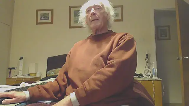 Snapshot of WaverlyKernow chatting on 02-10-25, 02:59 WaverlyKernow online show from 02-10-25, 02:59