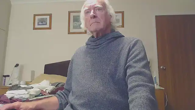 Snapshot of WaverlyKernow chatting on 02-27-25, 09:11 WaverlyKernow online show from 02-27-25, 09:11