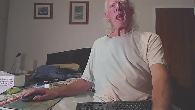 Snapshot of WaverlyKernow chatting on 09-08-25, 02:16 WaverlyKernow online show from 09-08-25, 02:16