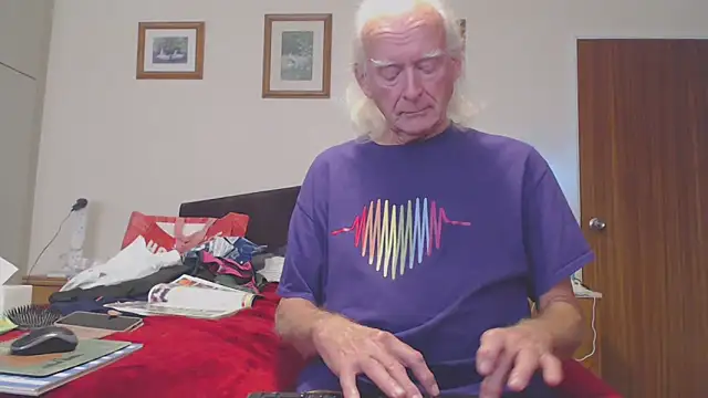 Snapshot of WaverlyKernow chatting on 10-02-25, 02:02 WaverlyKernow online show from 10-02-25, 02:02