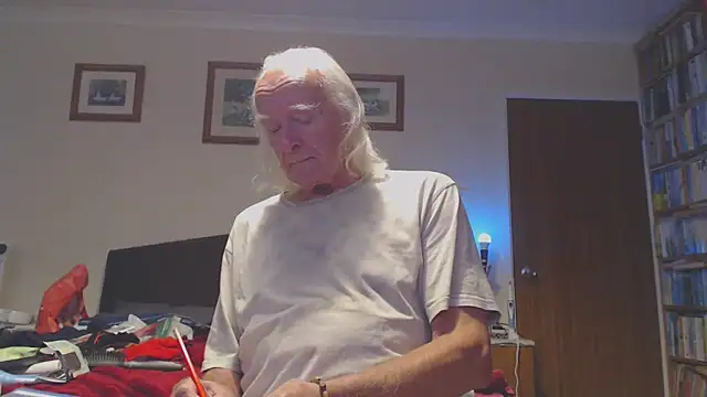 Snapshot of WaverlyKernow chatting on 10-08-25, 12:58 WaverlyKernow online show from 10-08-25, 12:58