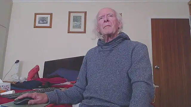 Snapshot of WaverlyKernow chatting on 10-12-25, 12:59 WaverlyKernow online show from 10-12-25, 12:59