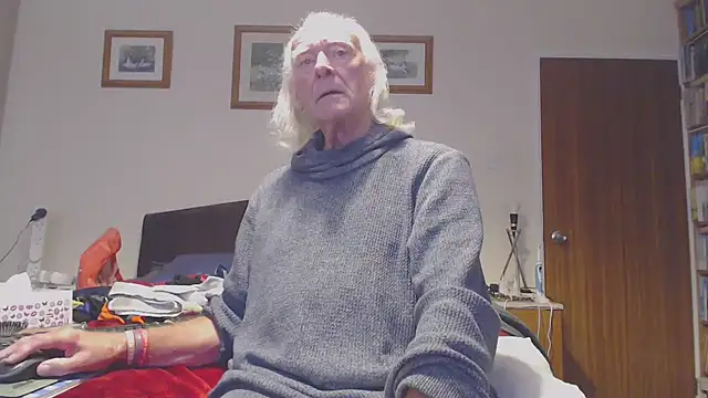 Snapshot of WaverlyKernow chatting on 10-16-25, 02:07 WaverlyKernow online show from 10-16-25, 02:07