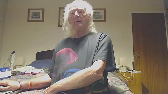 WaverlyKernow online show from 04-06-26, 02:20